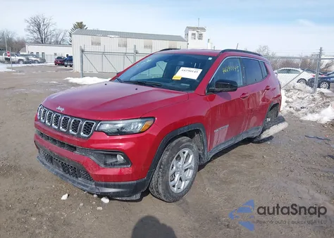 2024 Jeep Compass Latitude 4X4 z USA, uszkodzony, nr VIN 3C4NJDBN9RT147128